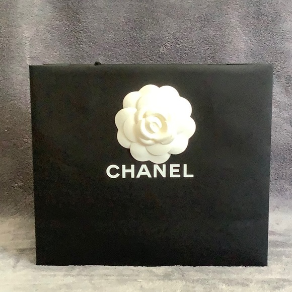 Set of 2 Chanel Authentic Shopping Bags and 3 ribbons - Picture 5 of 11